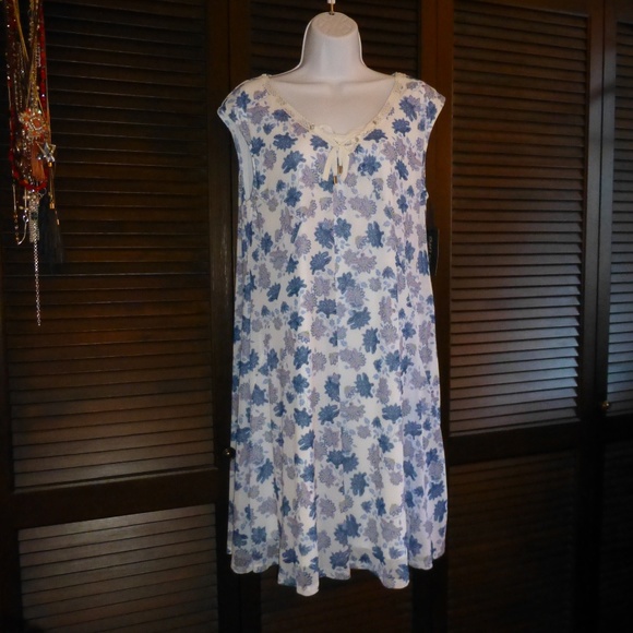 Skye's the Limit Dresses & Skirts - Skye's The LImit White & Blue Sleeveless Floral Dress, Knee Length, M, Nwt